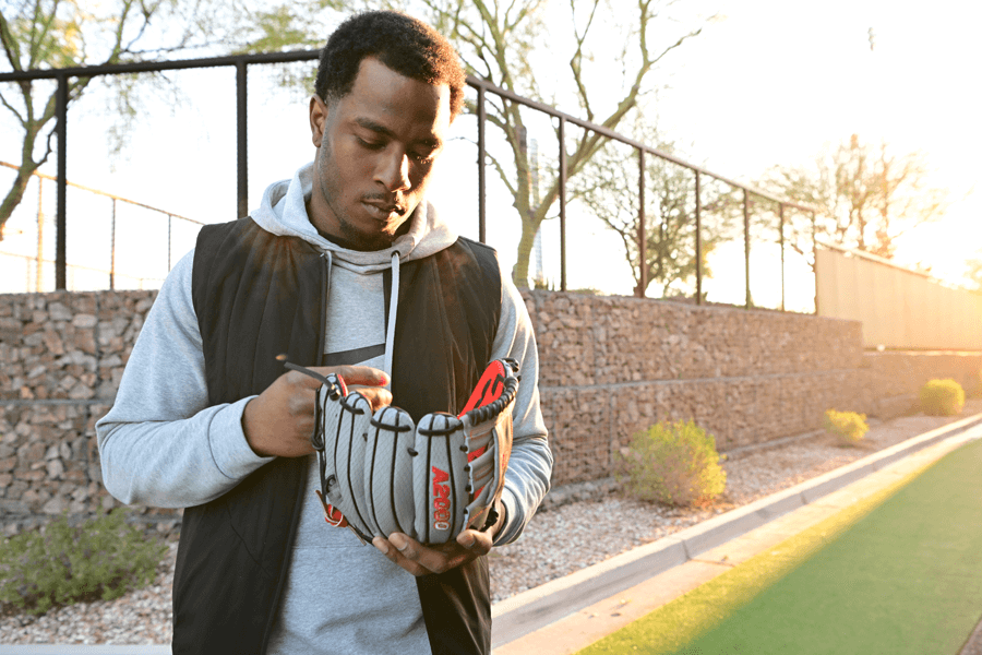 Glove Day for the Champs – Team Wilson visits Atlanta