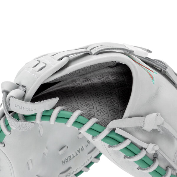 Easton Professional Collection Jen Schroeder The Rudi 34" Fastpitch Softball Catcher's Mitt: RUDI: Image #447600