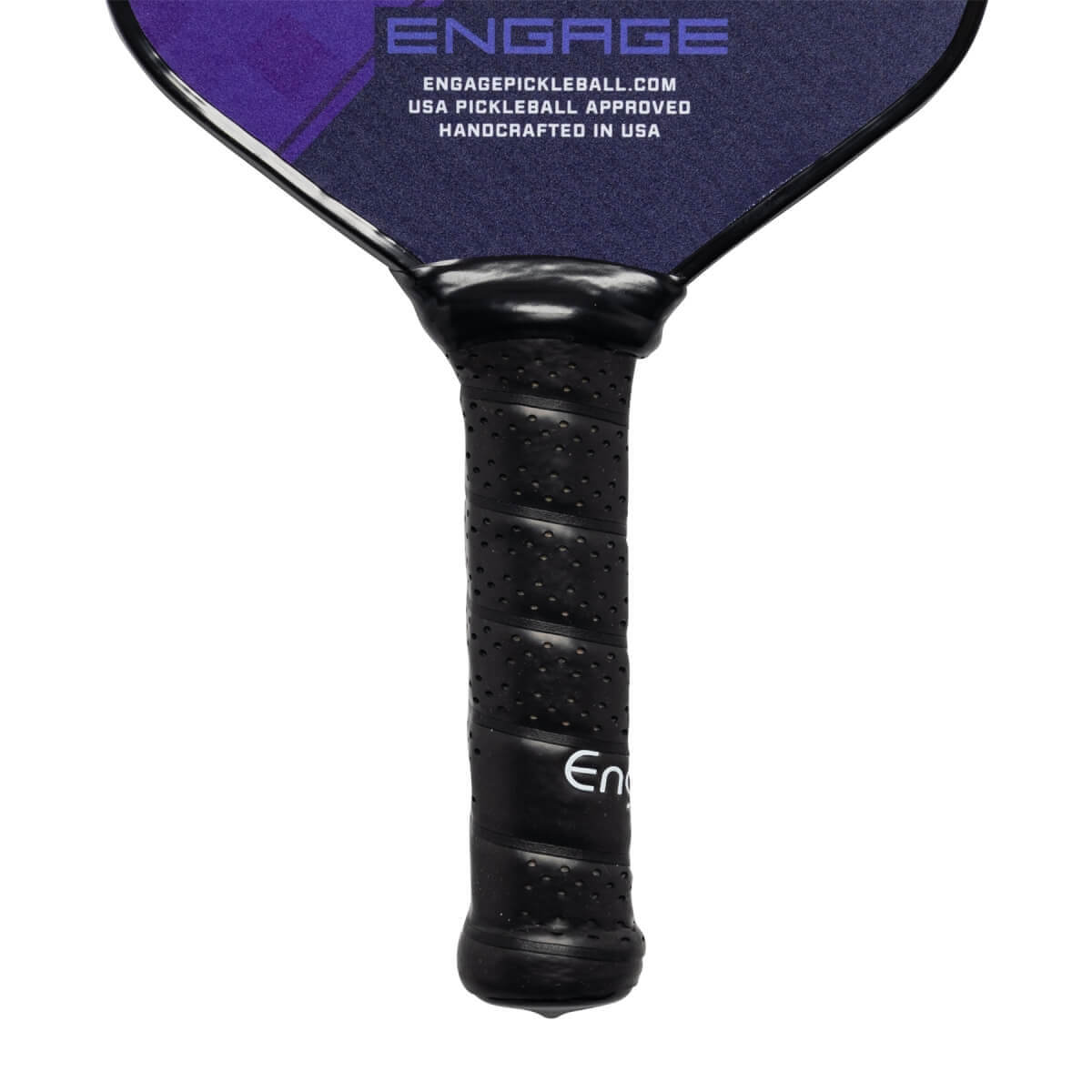 Close-up of a black pickleball paddle grip with perforations and En logo.
